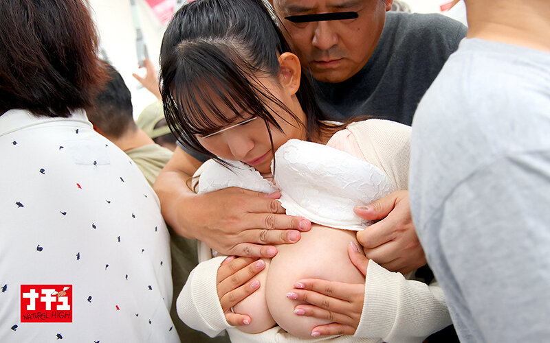 頑なに乳首を隠す巨乳女子の両手が感じてノーガードになるまでオイル揉みしまくれ！2 推定Iカップ素朴女子 サンプル 4