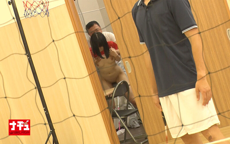 運動部女子羞恥2 練習中にハメ潮するほど突きまくれ！ ～バドミントン部～ スレンダー微乳女子 サンプル 9