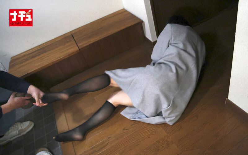 中に出してもいいから止まってください！！！押さえつけて逃がさないエンドレス奥突きバウンドピストンでイキ壊れた女4 痙攣微乳オンナ サンプル 5