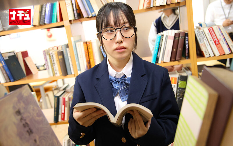 図書館で声も出せず糸引くほど愛液が溢れ出す敏感娘33 人見知りG乳眼鏡女子 サンプル 2