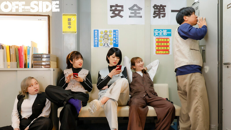 ガテン系巨乳女子のパワフルピストン騎乗位で職場の男たちを喰い散らかし！ 萎えても追撃フェラで自分が満足するまで何度も勃起させてヤリまくって中出しさせまくり！！ サンプル 1