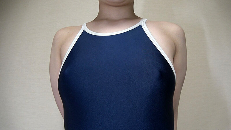 南日菜乃 濡れてテカってピッタリ密着 神スク水 可愛い女子のスクール水着姿をじっとりと堪能！着替え盗撮から始まり貧乳から巨乳にパイパン、ハミ毛、ジョリワキ等のフェチ接写やローションソーププレイやスク水ぶっかけ等を完全着衣で楽しむAV サンプル 1