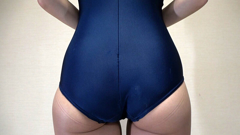 雨宮あや花 濡れてテカってピッタリ密着 神スク水 可愛い女子のスクール水着姿をじっとりと堪能！着替え盗撮から始まり貧乳から巨乳にパイパン、ハミ毛、ジョリワキ等のフェチ接写やローションソーププレイやスク水ぶっかけ等を完全着衣で楽しむAV サンプル 4