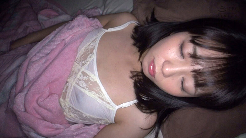 泉りおん 暗闇でイタズラ中出し サンプル 1