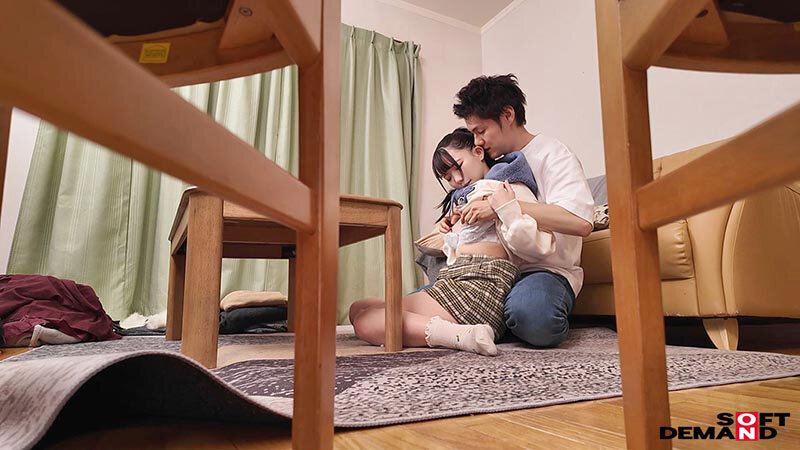 お掃除ロボットにカメラをつけて娘を見守っています。お掃除ロボットに仕掛けたカメラは放課後の我が家でSEX三昧のヤリチンと娘のハダカを記録していた。 南日菜乃 サンプル 3