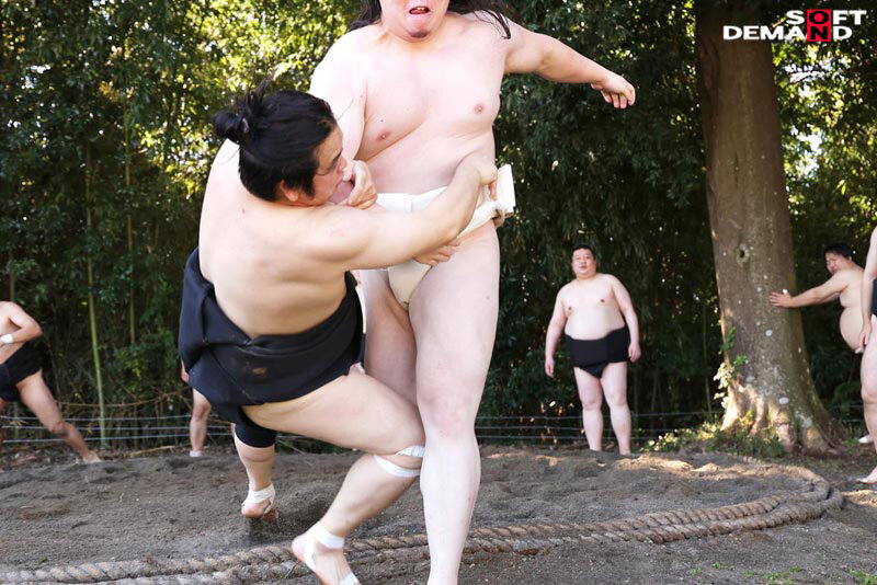 相撲部屋の紅一点、美人女将に1日密着取材。弟子9人の猛烈な性欲をサポートするどすこい性生活 大槻ひびき サンプル 8