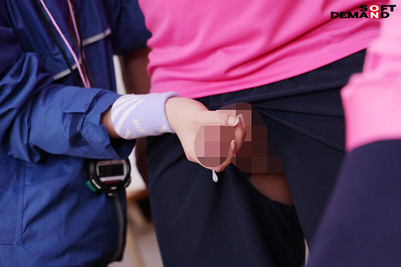 手コキに若き汗を捧げる女子●生たち。私立新中野学院「発射部」 サンプル 10