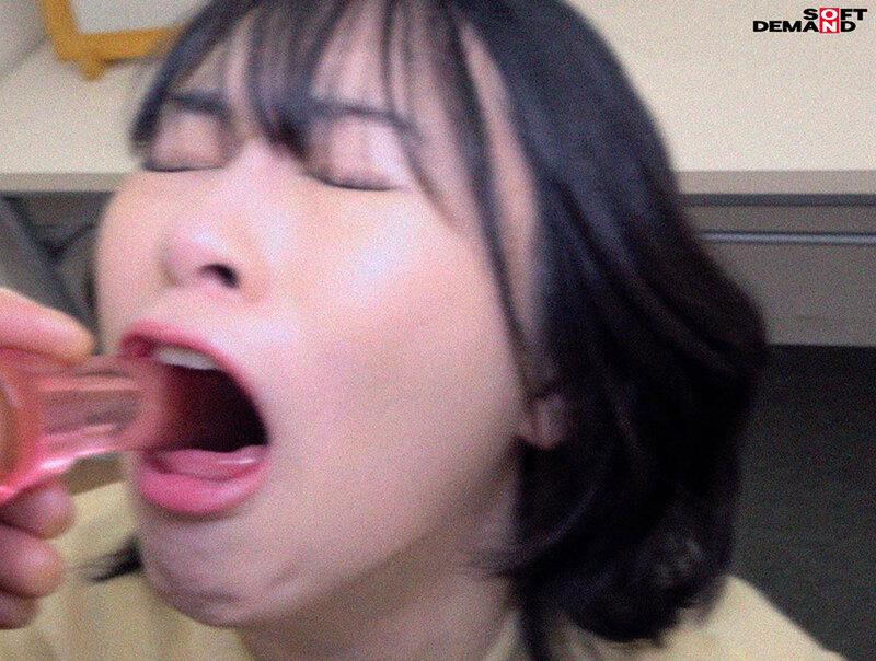 伝説の昭和アイドル おじさんボイトレ講師による喉奥拡張イラマ映像が流出。 門倉すず サンプル 12
