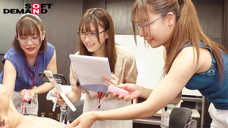 全裸男性を複数名の着衣SOD女子社員がじっくり恥じらい研究報告 真剣チクビ囲み実験 SOD性科学ラボ REPORT18 敏感反応に戸惑いながらも膨らむ乳首と脈打ちペニスから目が離せない16名 サンプル 4