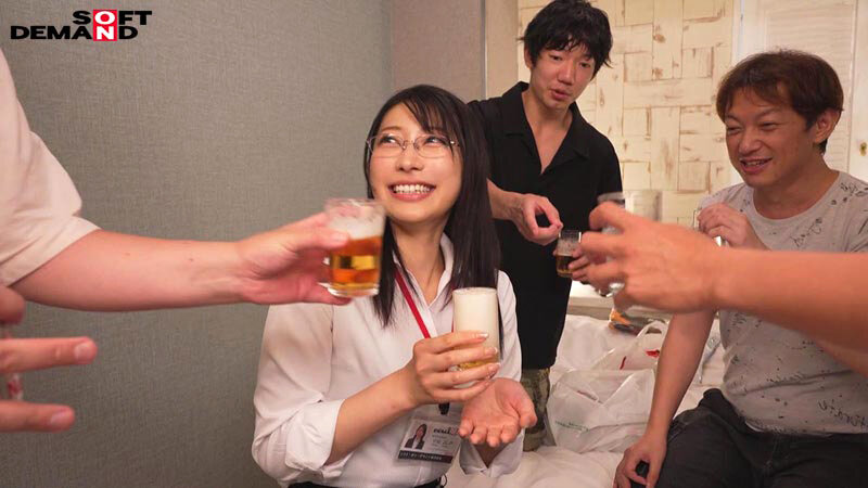 平日の昼間から恐縮ですが、乾杯からの挿入に至りました。in 新宿のラブホ 秘書 守屋よしの サンプル 9