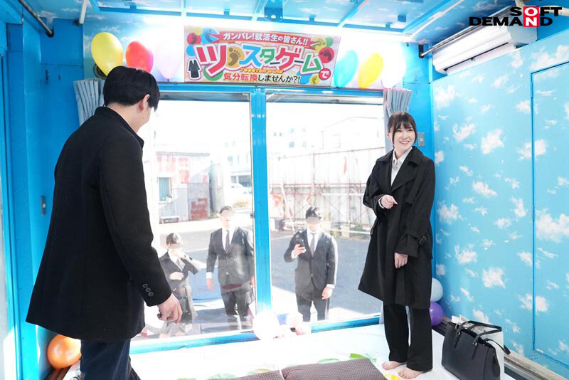 リクルートスーツ姿の女子大生が賞金獲得目指してノーパンノーブラ姿でぬるぬるローションツ〇スターゲーム！密着状態で肌をこすり合っていたら会社説明会帰りの同級生男子と一線を越えて羞恥SEXしてしまうのか？ サンプル 2