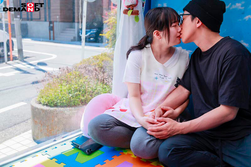 マジックミラー号 母性溢れる保育士さん限定！「おっぱい吸わせてマザコン男子のママ離れをサポートしませんか」乳離れのできない童貞くんを赤面筆おろしのはずが…実は絶倫AV男優で激ピストンで無許可中出し！！ サンプル 8