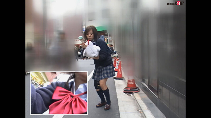 【AIリマスター】ラジコン式バイブ付きパンツを履いて原宿表参道に初めてのアクメおつかいにイクッ！！ サンプル 11