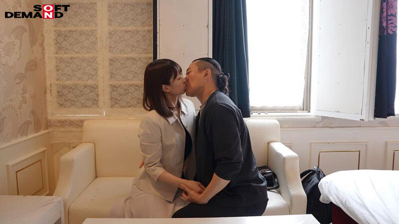 帰宅が遅いのは残業のせい…だけじゃないかも 川崎奈々 36歳 素人人妻がAV初出演 サンプル 5