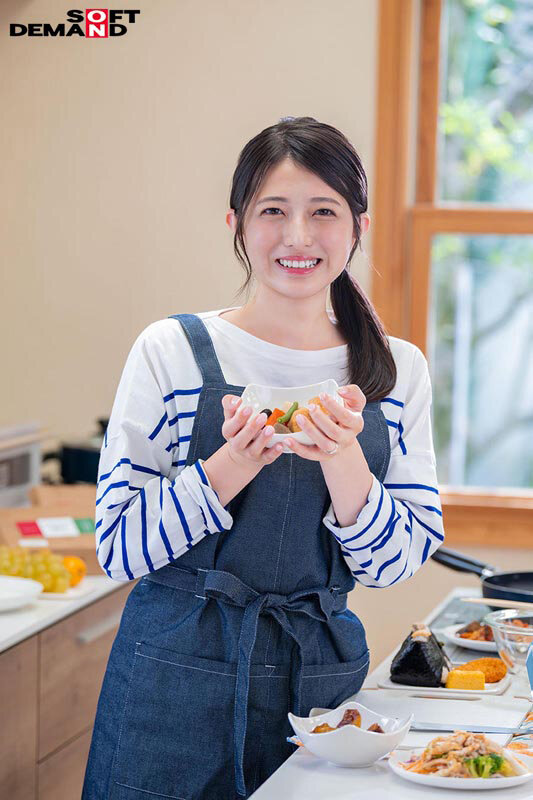 「人の役に立つことが大好き」こども食堂でボランティアに従事。料理が得意なお漏らし奥さん 足立美緒 30歳 AV DEBUT サンプル 3