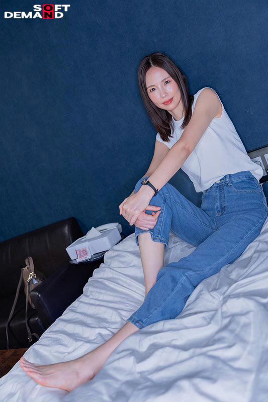 49歳 初めて開花する「女の悦び」女性用風俗で優しく愛撫されてイク 年下男子と性感開発 栗原早苗 サンプル 2