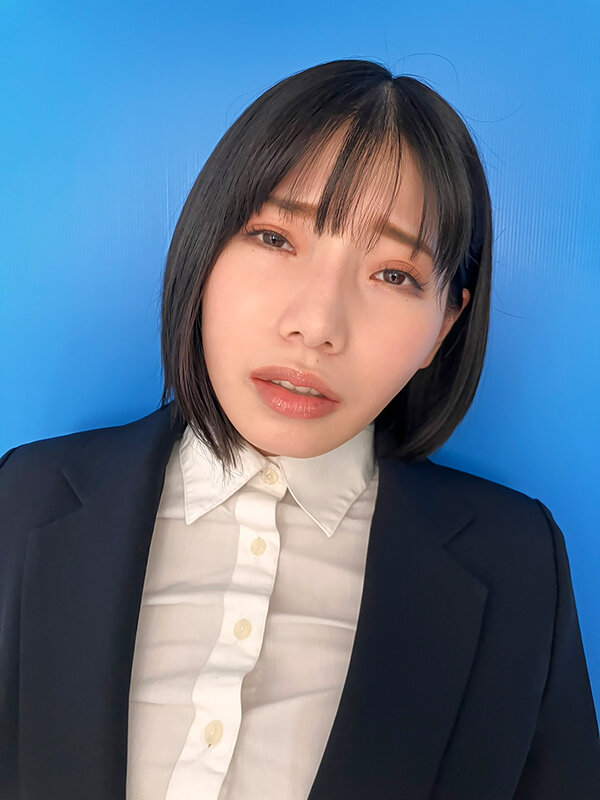 ここで撮影した写真を貼れば絶対合格するというピストンバイブ証明写真ボックス リクルートスーツの女子大生がどんなに突かれても笑顔をキープ 来訪者K.Sさん サンプル 1