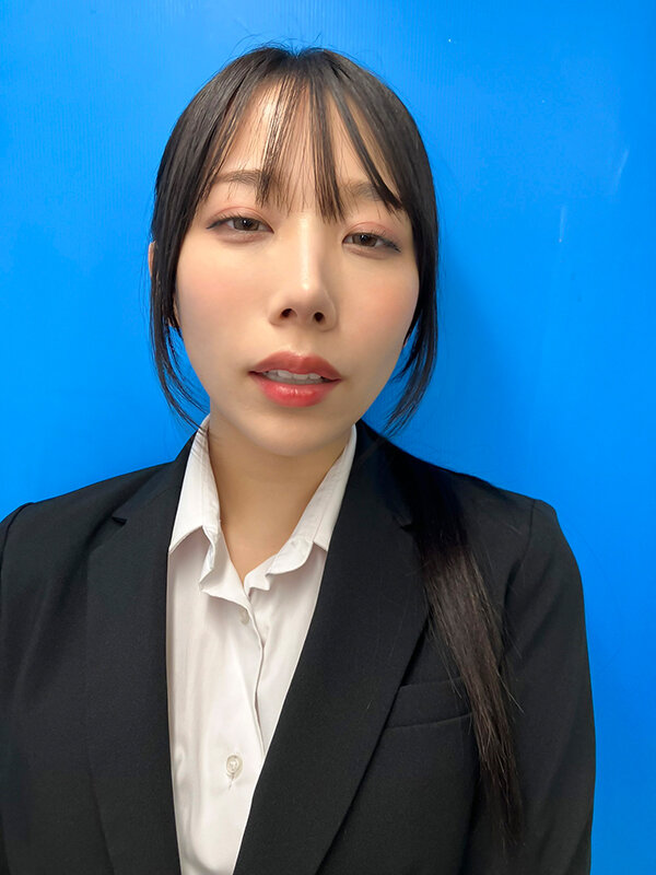 ここで撮影した写真を貼れば絶対合格するというピストンバイブ証明写真ボックス リクルートスーツの女子大生がどんなに突かれても笑顔をキープ 来訪者O.Eさん サンプル 1