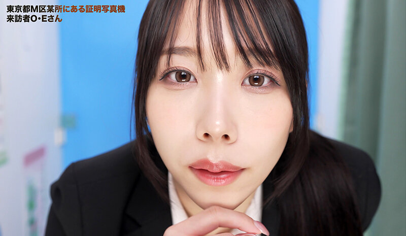 ここで撮影した写真を貼れば絶対合格するというピストンバイブ証明写真ボックス リクルートスーツの女子大生がどんなに突かれても笑顔をキープ 来訪者O.Eさん サンプル 3