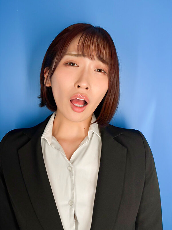 ここで撮影した写真を貼れば絶対合格するというピストンバイブ証明写真ボックス リクルートスーツの女子大生がどんなに突かれても笑顔をキープ 来訪者M.Wさん サンプル 1