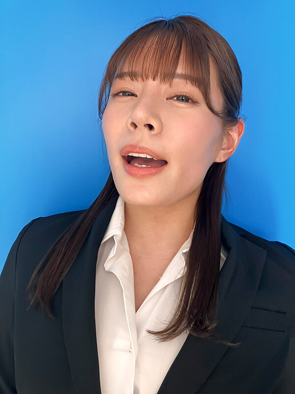 ここで撮影した写真を貼れば絶対合格するというピストンバイブ証明写真ボックス リクルートスーツの女子大生がどんなに突かれても笑顔をキープ 来訪者T.Rさん サンプル 1