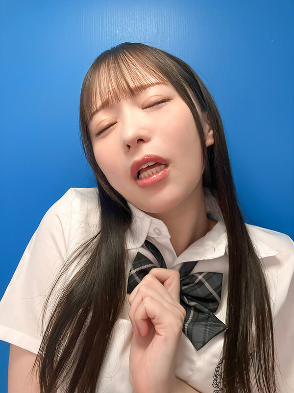 ここで撮影した写真を貼れば絶対合格するというピストンバイブ証明写真ボックス 大学受験前の女子学生がどんなに突かれても笑顔をキープ 受験生Tさん サンプル 1