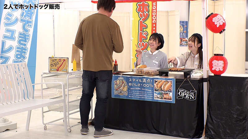 人気 AV 女優が挑戦！イカサレ屋台の中で 潮吹きながらホットドッグ売ってください！客前でイキ我慢ホットドッグ販売対決 サンプル 2