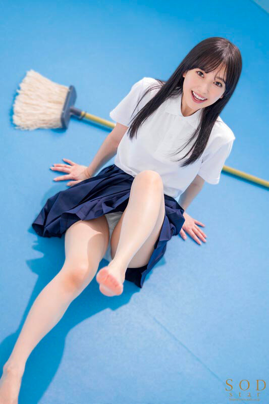 校内で露出誘惑して身も心も弄んでくるイタズラな美少女は幼馴染で誰もが知る有名芸能人。経験乏しい僕らは発情するがまま中出ししまくって所構わずヤりまくった絶倫アオハルSEX。 小湊よつ葉 サンプル 2