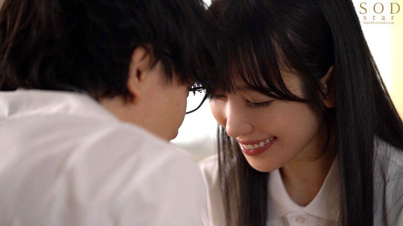 校内で露出誘惑して身も心も弄んでくるイタズラな美少女は幼馴染で誰もが知る有名芸能人。経験乏しい僕らは発情するがまま中出ししまくって所構わずヤりまくった絶倫アオハルSEX。 小湊よつ葉 サンプル 5