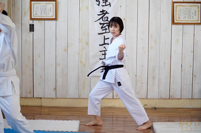 催罠光線で支配された空手美少女 柴崎はる サンプル 2