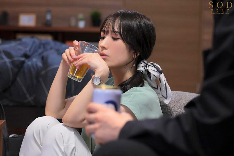 苦手な同僚と飲み会帰りに勢いでワンナイトしてしまったら膣奥フィットするチ〇ポの相性が良すぎて人生最高の絶頂感を味わってしまい…全然好きじゃないのにおかわりセックスしまくった 小湊よつ葉 サンプル 2