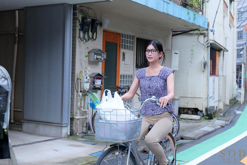 年下の大学生がガチ恋したバニーガールはシンママだった 子育てに追われて散らかったマンションで根暗な僕の暴走した性欲を受け止め中出しさせてくれる若妻 本庄鈴 サンプル 6