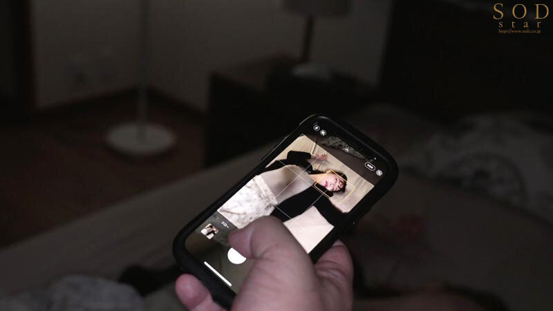 毎週土曜日、必ず俺の家の目の前で潰れている迷惑カップル。泥●中の彼氏の目を盗みだらしない彼女を1ヵ月かけて【オートマイキ（全自動絶頂）】するまで開発した。小倉由菜 サンプル 4