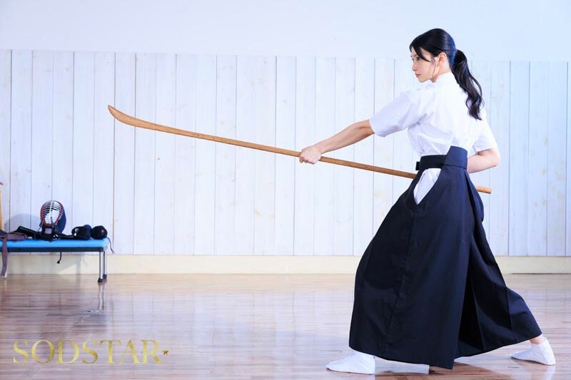 凛とした美しき薙刀剣士と密かに恋焦がれていた僕の童貞喪失物語 本庄鈴【特典映像収録】 サンプル 3