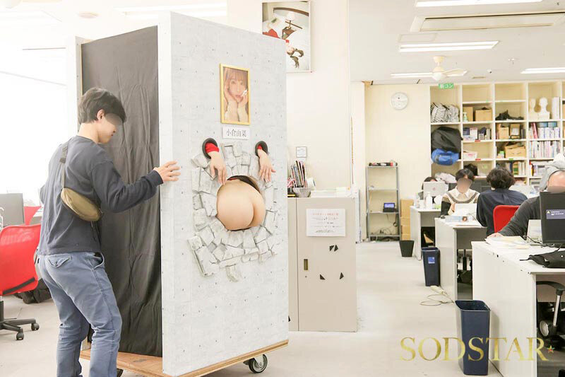 前代未聞！小倉由菜の壁尻パネルを出張レンタル！暴走する精子満タン男たちのザーメンを膣で受け止め白濁マン汁まみれでガクイキする二日間に密着！ サンプル 5