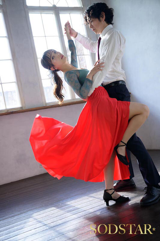 Shall we キメセク？社交ダンス講師が生徒である妻子持ち中年サラリーマンと不倫SEXグミにハマる 小湊よつ葉 サンプル 2