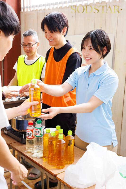 【性処理救助】避難生活で正義感あふれる災害レスキュー隊員が救助の一環として、集団中出しを受け入れるまでの1か月間 柴崎はる サンプル 3