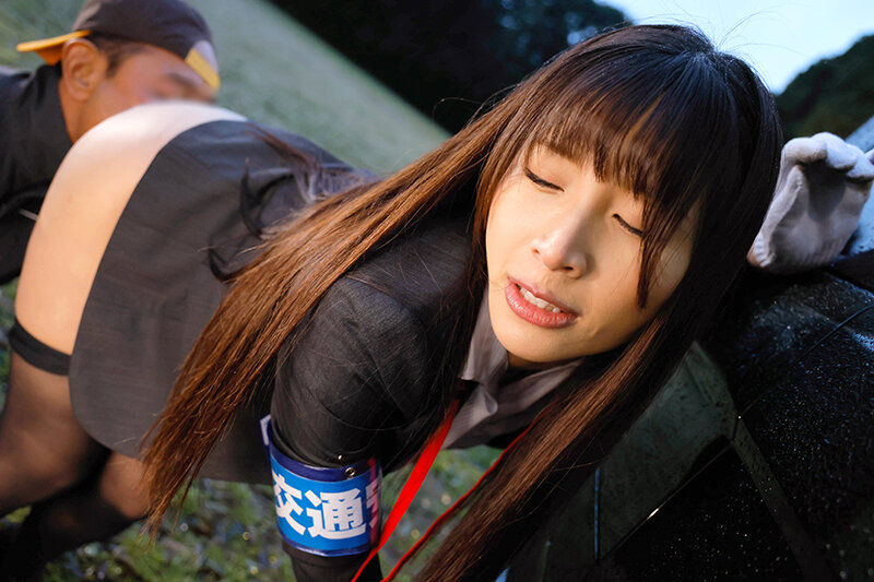 じいじ殺到！免許を返還したご褒美に青空SEX特典！村役場の黒パンスト事務員と潮吹きラストドライブ！ 南條彩 サンプル 9