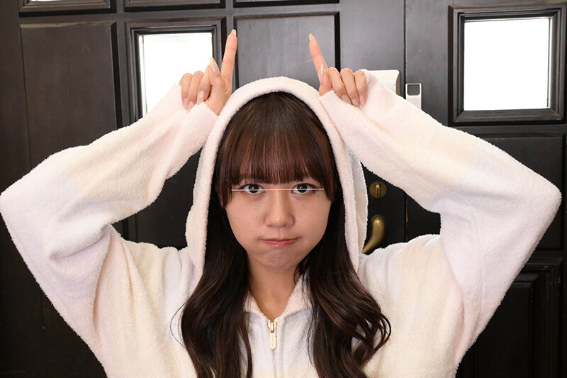 おにいちゃん！私とモフモフいたずら遊びしよ！ もふもふ部屋着でズボンも穿かずに無邪気にプリプリTバック尻が丸見えでまとわりついてくるので勃起した！ サンプル 10