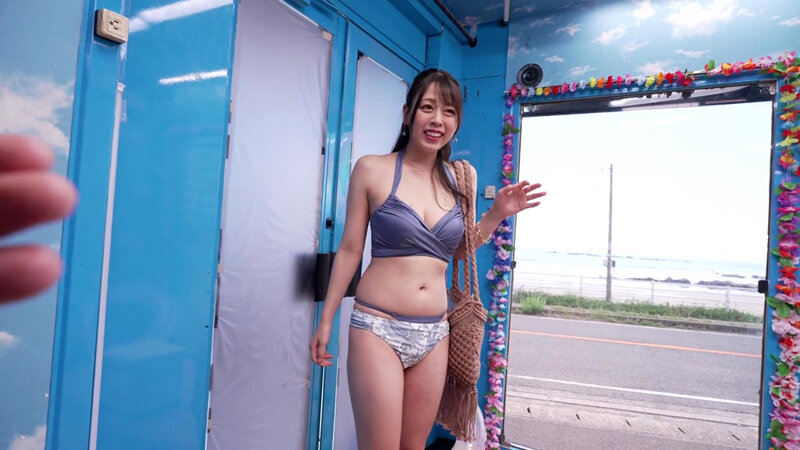 青春全開！陽キャ成分120％のイベサー夏合宿に突撃ナンパ！彼氏候補の目の前で金欲とチンポ欲に溺れたウェイ系JDが1センチ1万円のディルドチャレンジ！撮って出し！マジックミラー号～さなちゃん編～ サンプル 1