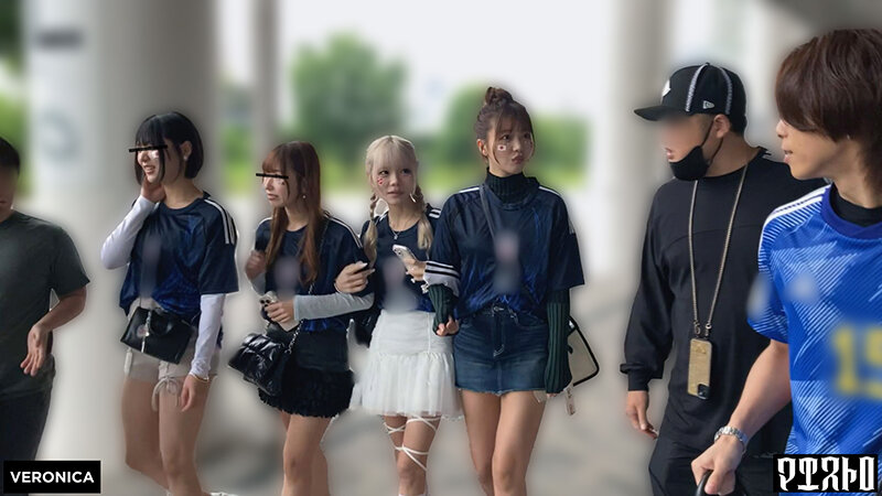 ゴールイン！美少女サポーター達とスタジアム外で秘密のオフサイド！【みゆ/ゆみ/れい/りん】Ver.れい＆りん サンプル 1