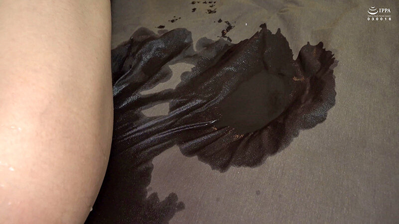 聖水痴女 男に小便を飲ませる事に興奮しちゃう性癖を拗らせたお姉さん サンプル 6