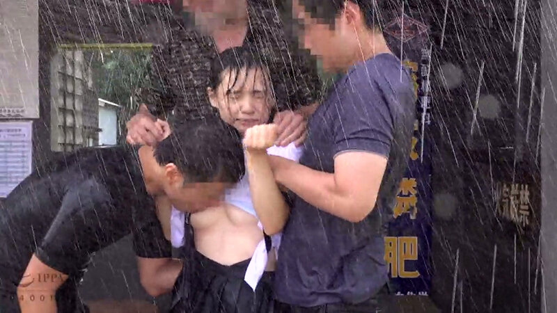 びしょ濡れ低身長美少女バス停雨宿り うらら サンプル 2