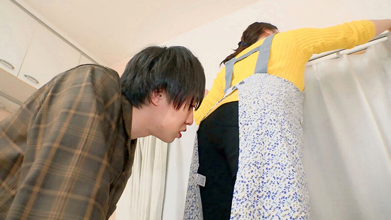 厳選！働くおばさん 職場で性交する熟女の蒸れたカラダ 配信限定BEST3 6名 サンプル 12