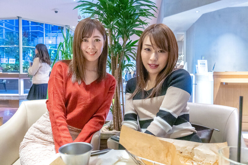 厳選！逆3Pしたくて人妻2人連れナンパ 友達と一緒に淫乱SEX BEST SELECTION Vol.1 サンプル 1