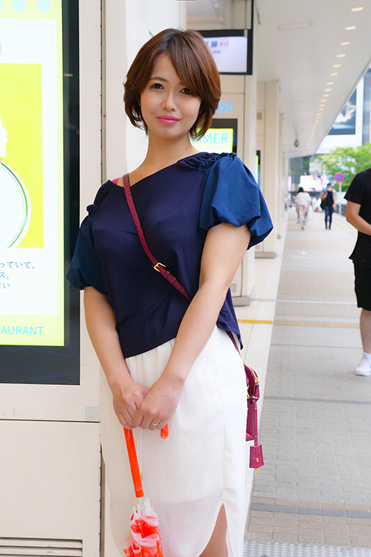 性欲旺盛な地方妻が越境開放セックス「今日、主人には内緒で来ました…」他人棒を求めて上京してきた美人妻に媚薬で焦らし高めて膣奥大量生中出し！！ サンプル 6