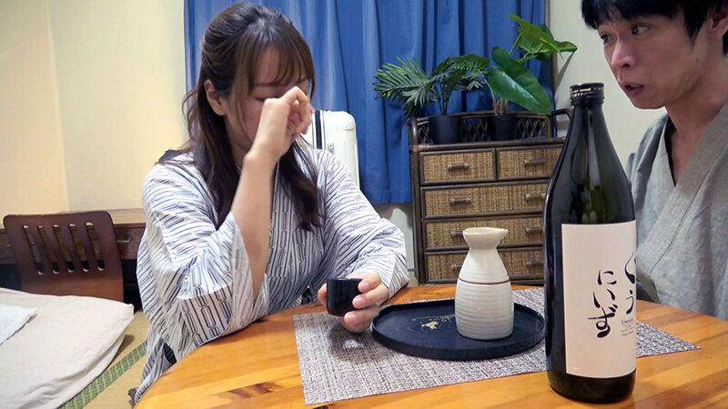 民宿夜●い 一人旅で訪れた女性たちに睡●薬入りの地酒を振る舞いガッツリ堕ちた所に無許可中出し！！2 サンプル 1