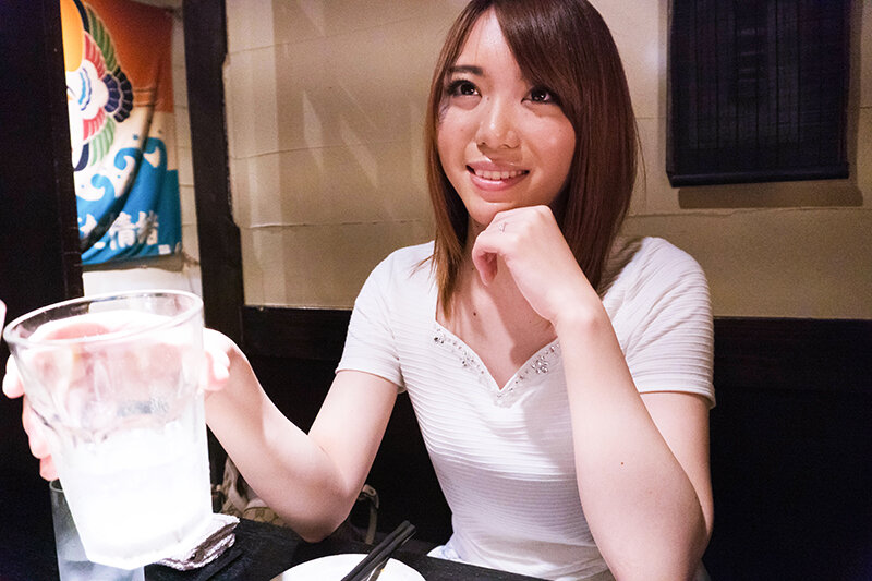 人妻の本音 浮気しようなんて全く思ってなかったんです。でも、街で声をかけられて、思わずついて行ってしまったんです。24名8時間 サンプル 11