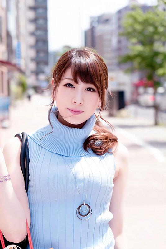 人妻の本音 浮気しようなんて全く思ってなかったんです。でも、街で声をかけられて、思わずついて行ってしまったんです。24名8時間 サンプル 12