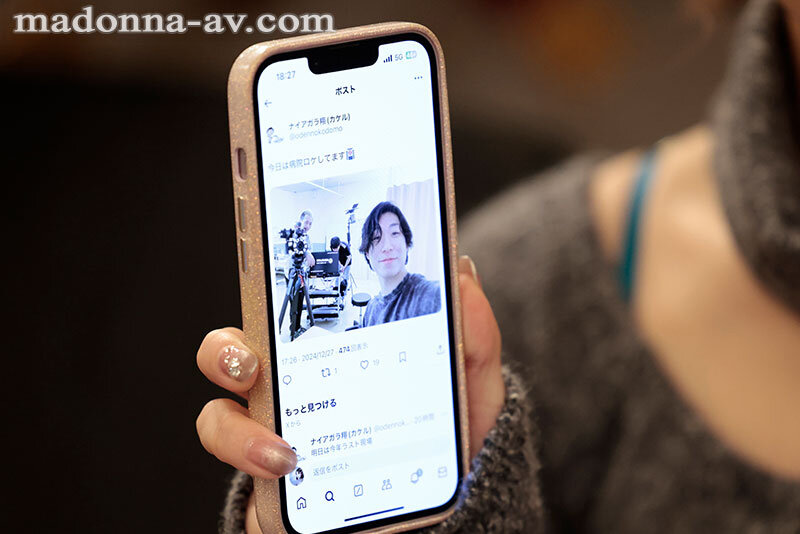 小島みなみアチージョに初降臨！！ 男優くんのSNS押しかけ張り込み逆ナンパ ～こじみなの熟した凄テク全部見せてあげるSPECIAL～ サンプル 9